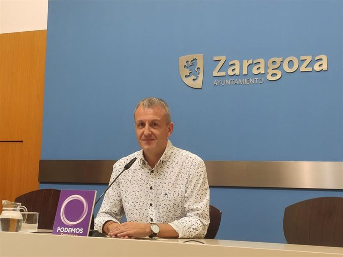 Archivo - El portavoz del grupo municipal de Podemos en el Ayuntamiento de Zaragoza, Fernando Rivarés