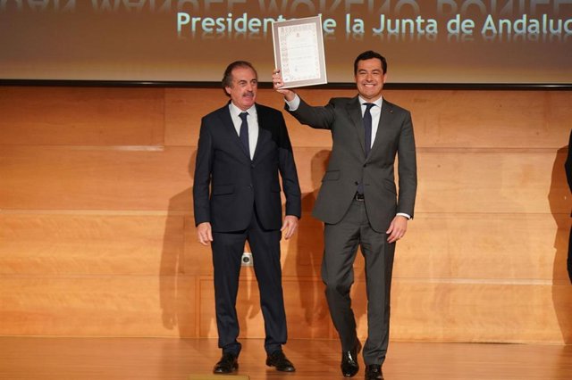 Juanma Moreno galardonado con el Palustre de Oro