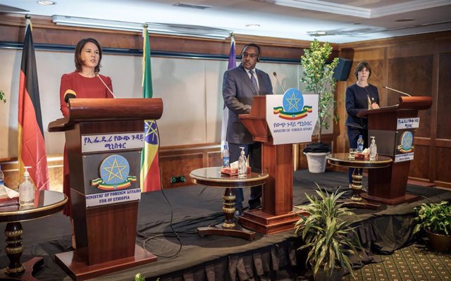 La ministra de Exteriores alemana, Annalena Baerbock, el ministro de Justicia etíope, Gedion Timotheos, y la titular de Exteriores francesa Catherine Colonna