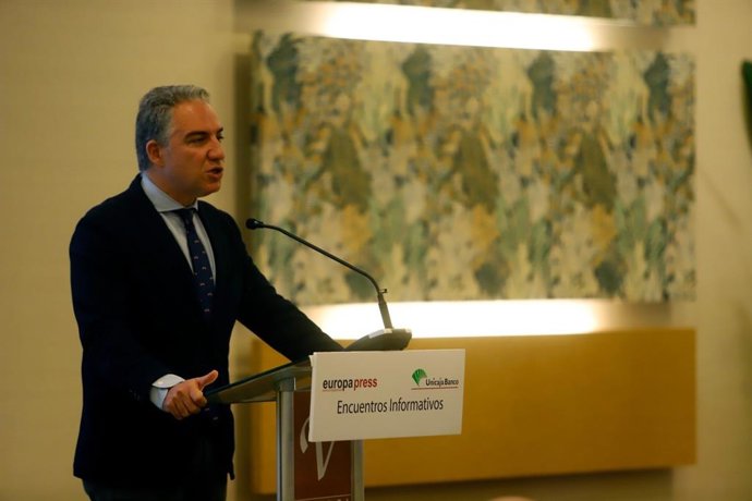 El coordinador general del PP, Elías Bendodo, durante un desayuno informativo organizado por Europa Press Andalucía en colaboración con Unicaja Banco
