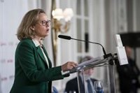 Calviño afirma que el incentivo fiscal para inversores anunciado por Ayuso va a beneficiar a "millonarios"