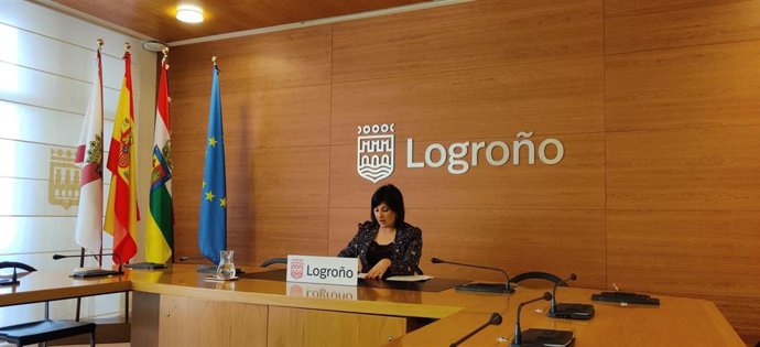 La concejal de Personal del Ayuntamiento de Logroño, Eva Loza, en comparecencia de prensa