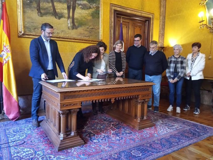 Govern, Consell y Cort firman un convenio de 20 millones para financiar servicios sociales básicos comunitarios de Palma.
