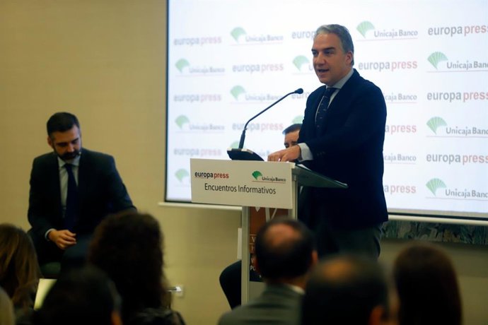El coordinador general del PP, Elías Bendodo, durante un desayuno informativo organizado por Europa Press Andalucía en colaboración con Unicaja Banco