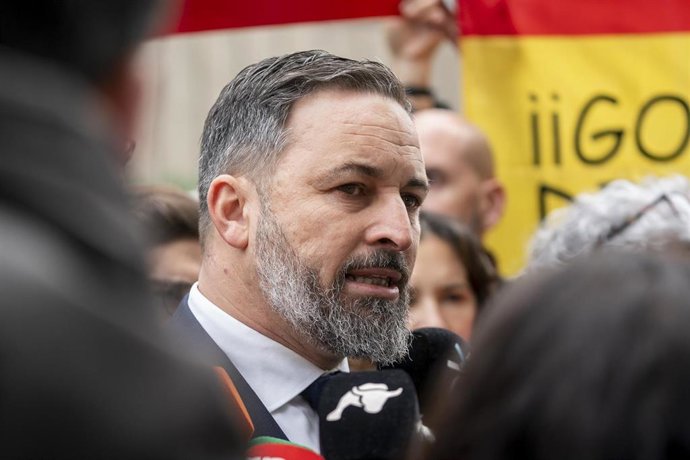 El presidente de Vox, Santiago Abascal, frente al Tribunal Constitucional