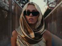 Miley Cyrus lanza su último single ‘Flowers’ con el que cierra el capítulo de su vida con Liam Hemsworth