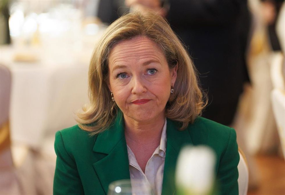 La vicepresidenta primera y ministra de Asuntos Económicos y Transformación Digital, Nadia Calviño, durante el almuerzo-coloquio en la XIII Edición del Foro Spain Investors Day en el Hotel Mandarín Oriental Ritz, a 12 de enero de 2023, en Madrid (España