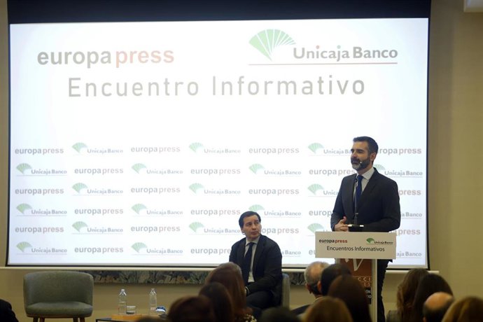 El consejero de Sostenibilidad, Medio Ambiente y Economía Azul y portavoz del Gobierno andaluz, Ramón Fernández-Pacheco, participa en un desayuno informativo organizado por Europa Press Andalucía en colaboración con Unicaja Banco en Málaga.
