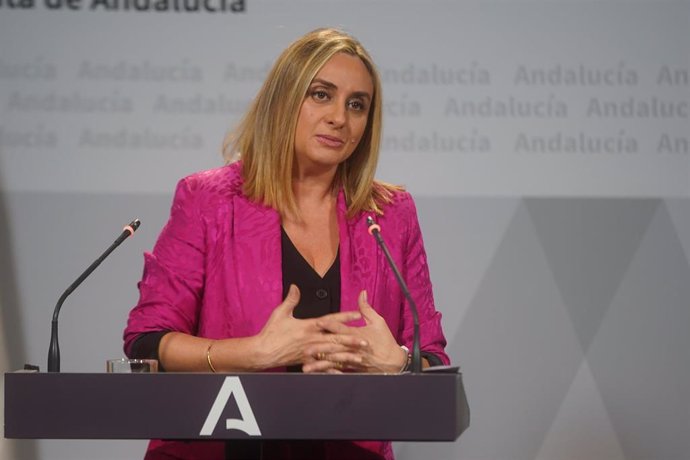 Archivo - Imagen de archivo de la consejera de Fomento, Articulación del Territorio y Vivienda, Marifrán Carazo , en la rueda de prensa posterior al Consejo de Gobierno de la Junta de Andalucía.