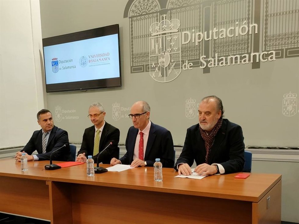 El diputado provincial Antonio Labrador, el rector de la USAL, Ricardo Rivero, el presidente de la Diputación Provincial, Javier Iglesias, y el presidente de Cosital, José Luis Caballero, de izquierda a derecha, en La Salina.
