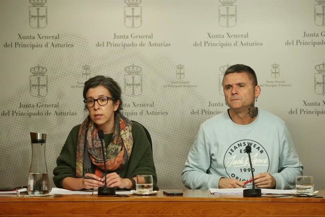 Archivo - Alba González y Rafael Palacios valoran en rueda de prensa las incorporaciones de propuestas de Podemos en el proyecto de presupuestos del Principado para 2023