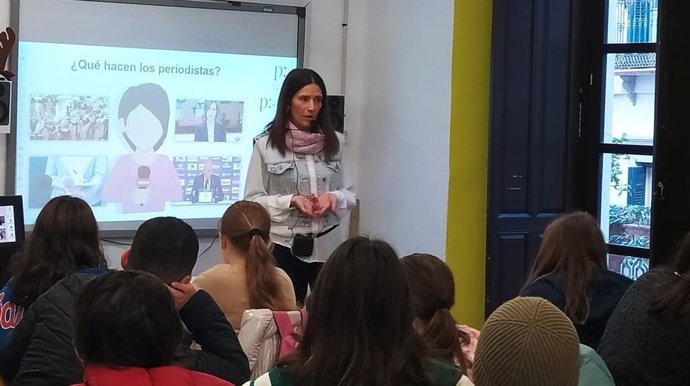Los talleres del proyecto 'Prensa en mi mochila' de la Asociación de la Prensa de Málaga (APM) arrancan en el segundo trimestre del curso escolar con el alumnado de quinto de Primaria del CEIP Prácticas número 1 del centro de la capital.