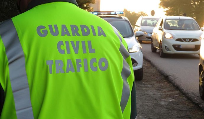 Archivo - Agente de la Guardia Civil de TRáfico.