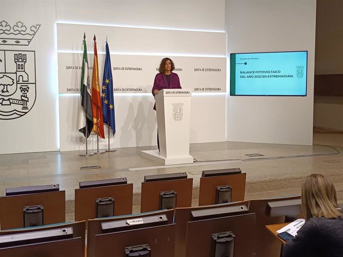 La consejera de Transición Ecológica y Sostenibilidad, Olga García, hace balanance de 2022 en el sector de la fotovoltaica.