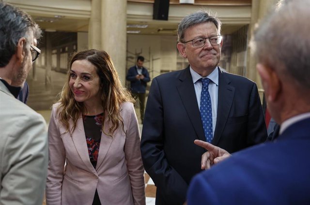 Archivo - La consellera de Agricultura, Isaura Navarro, y el presidente de la Generalitat valenciana, Ximo Puig