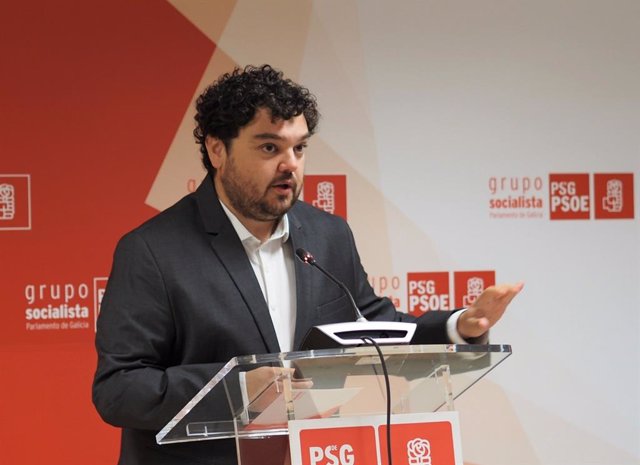 Archivo - El viceportavoz del PSdeG en el Parlamento gallego Julio Torrado.