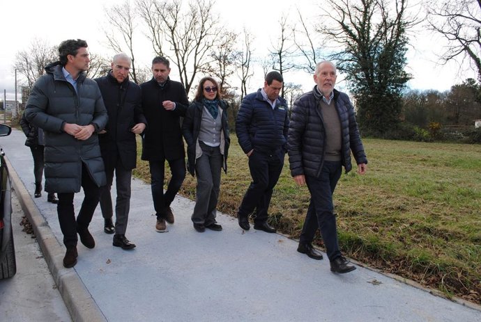 El vicepresidente primero de la Xunta, Francisco Conde, durante su visita al poligono industrial de Morelle, en Sarria