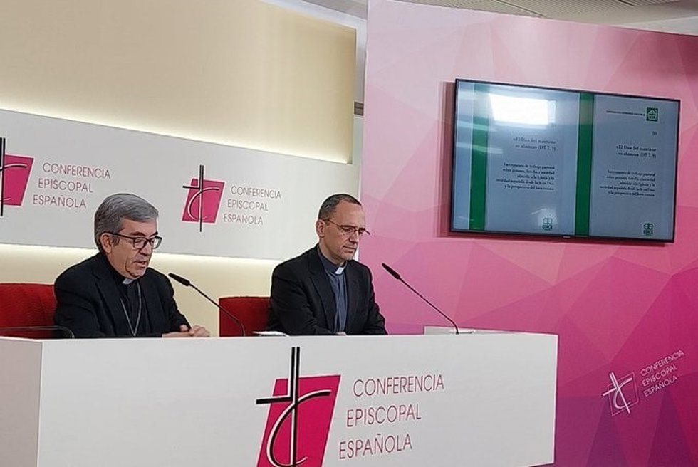 La CEE presenta el documento 'Persona, familia y sociedad'