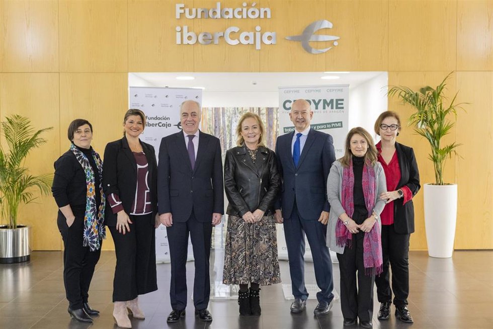 El director general de Fundación Ibercaja, José Luis Rodrigo, y la presidenta de CEPYME Aragón, María Jesús Lorente, han renovado su colaboración