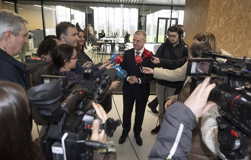 EL Lehendakari, Iñigo Urkullu,en declaraciones a los periodistas en San Sebastián