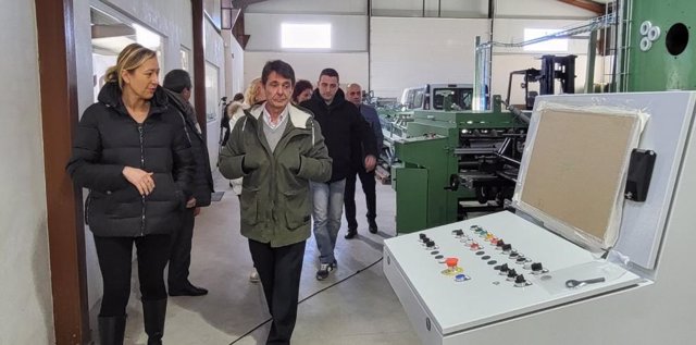 La consejera de Economía, Marta Gastón, visita las instalaciones de Natupack en Javierregay.