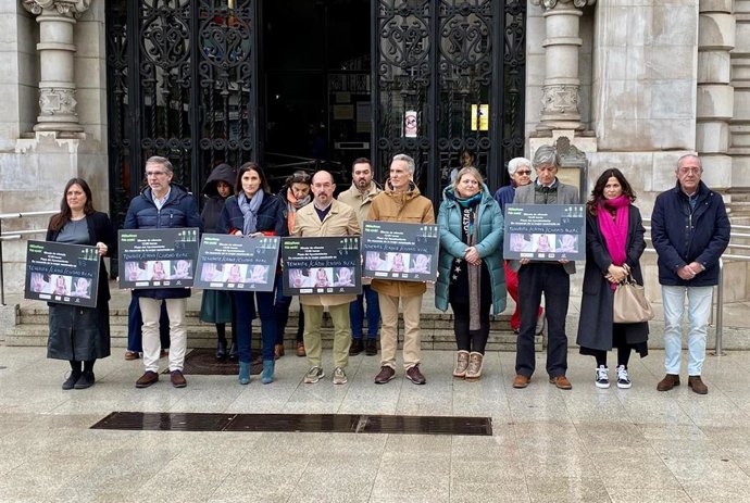 Minuto de silencio en Santander por las cuatro mujeres asesinadas en lo que va de año en España víctimas de la violencia machista