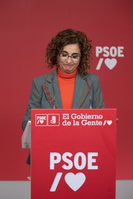 La vicesecretaria General y ministra de Hacienda y Función Pública, María Jesús Montero, comparece tras la segunda reunión del año de la Ejecutiva Federal del PSOE, en la sede del Partido Socialista, a 13 de enero de 2023, en Madrid (España). Durante la r
