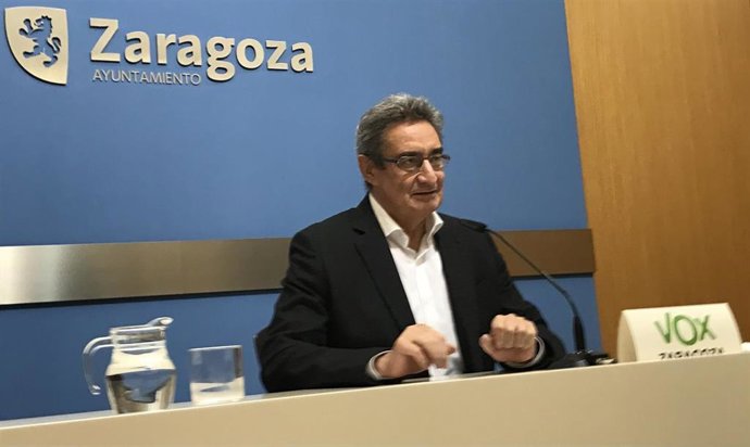 El portavoz del grupo municipal de VOX en el Ayuntamiento de Zaragoza, Julio Calvo