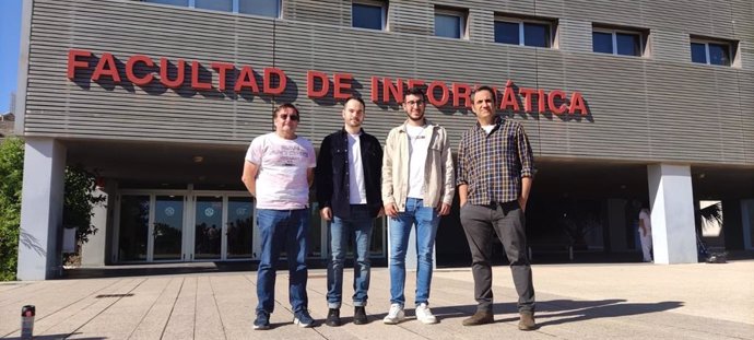 De izquierda a derecha, los investigadores de la UMU José Tomás Palma, Alejandro Cisterna, Antonio Guillén y Juan A. Botía