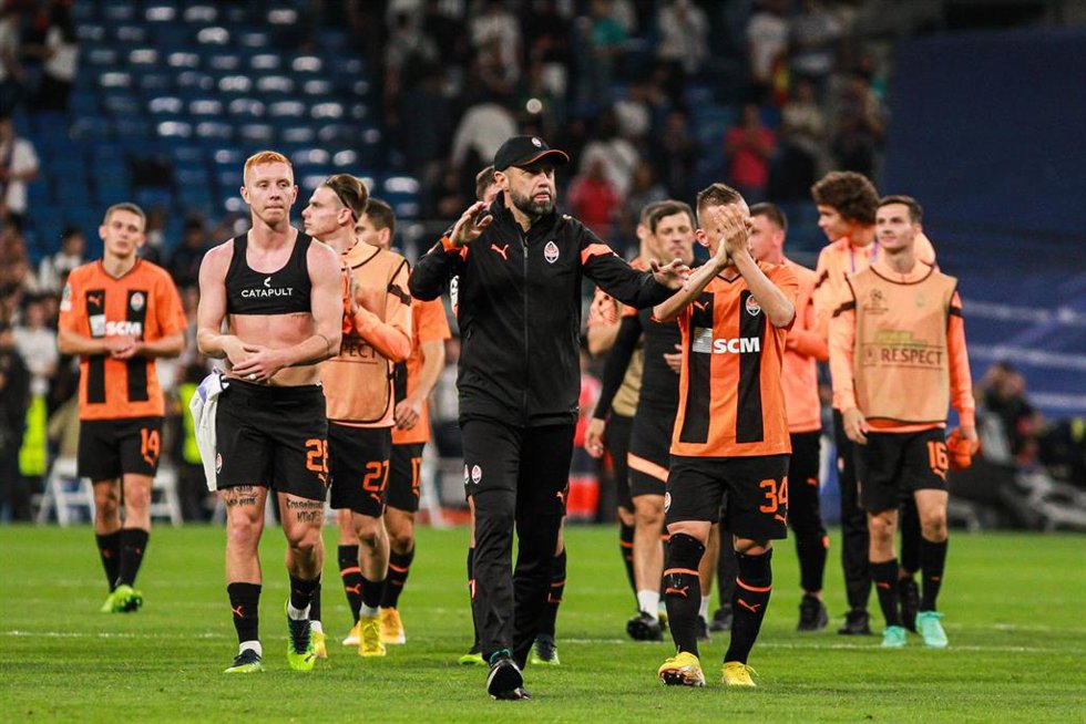 Archivo - Igor Jovecevic, entrenador del Shakhtar Donetsk, junto a sus jugadores