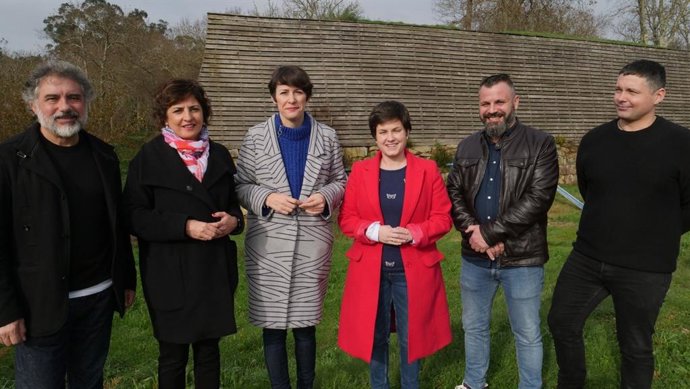 La portavoz nacional del BNG, Ana Pontón, junto a otros miembros del partido en la Fortaleza de Goián, en Tomiño, uno de los puntos afectados por las lluvias de las últimas semanas en O Baixo Miño