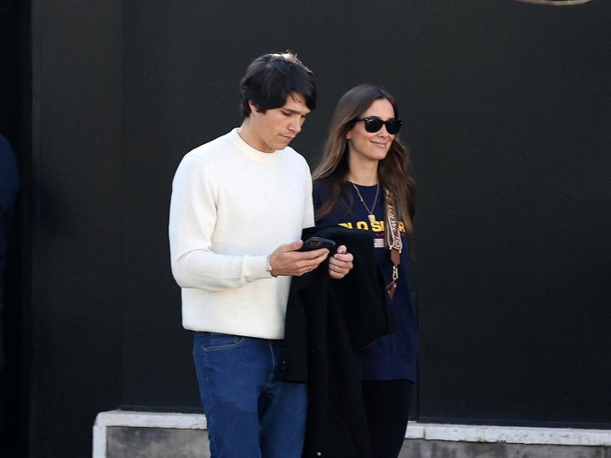 PABLO CASTELLANO Y MARÍA POMBO EN SU NUEVA CASA