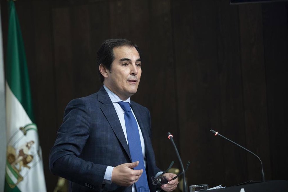 El consejero de Justicia, Administración Local y Función Pública, José Antonio Nieto, en la rueda de prensa. ARCHIVO