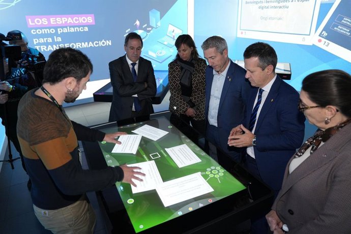 Cambray al costat de Bildarratz durant la visita