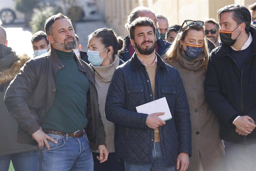 Archivo - El presidente de Vox, Santiago Abascal, y el vicepresidente de la Junta de Castilla y León, Juan García-Gallardo, en un acto de campaña