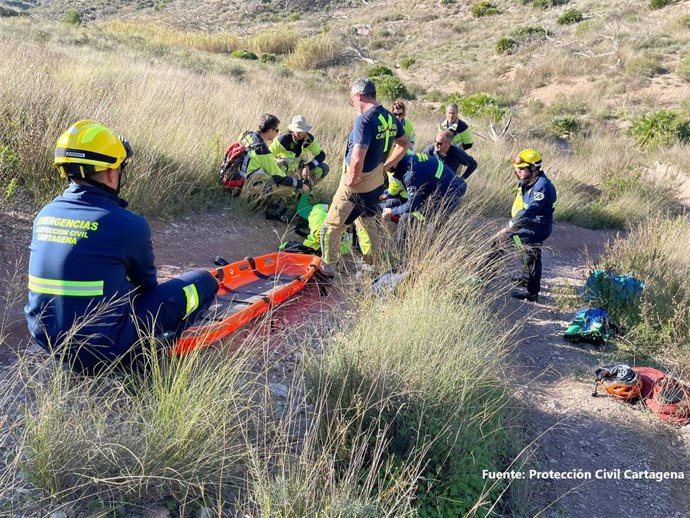 Imagen del rescate a un excursionista en Cartagena (Murcia)