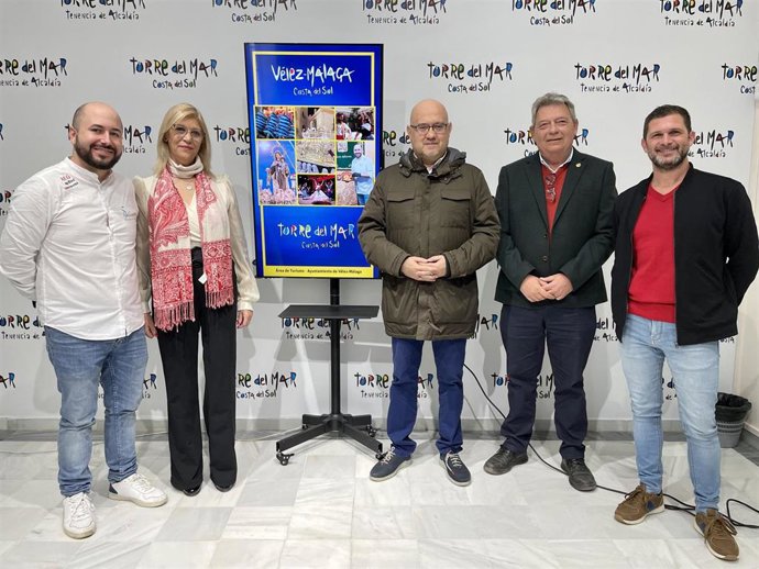 Imagen de la presentación de las acciones promocionales de la oferta cultural, gastronómica y de fiestas de Vélez-Málaga que el Ayuntamiento desarrollará en Fitur 2023.