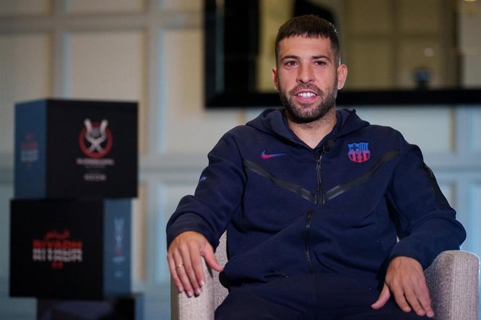 El jugador del FC Barcelona Jordi Alba en una entrevista a los medios del club antes de la final de la Supercopa de España 2023
