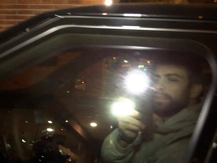 GERARD PIQUÉ REAPARECE Y LLEGA A SU DOMICILIO TRAS EL ESCÁNDALO QUE HA PROVOCADO SU EXPAREJA, SHAKIRA, CON SU ÚLTIMO TEMA MUSICAL
