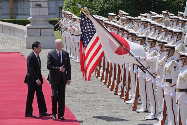 Archivo - Imagen de archivo del presidente de EEUU, Joe Biden, y el primer ministro japonés, Fumio Kishida 
