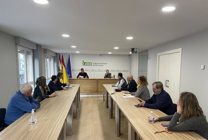 La Junta de Gobierno de la FRM en una reunión