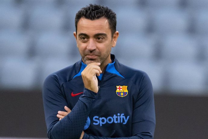 Archivo - FILED - 12 September 2022, Bavaria, Munich: Barcelona head coach Xavi leads a training session for the team ahead of Tuesday's UEFA Champions League Group C soccer match against Bayern Munich. Photo: Sven Hoppe/dpa