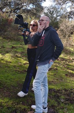 Archivo - Alex Sereno y Celia Kiedis preparando una escena.