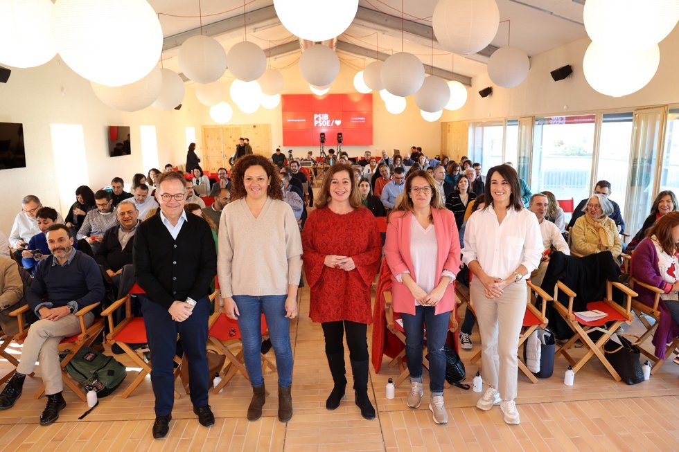 Armengol pide "salir a ganar" las elecciones para "seguir protegiendo y transformando Baleares"
