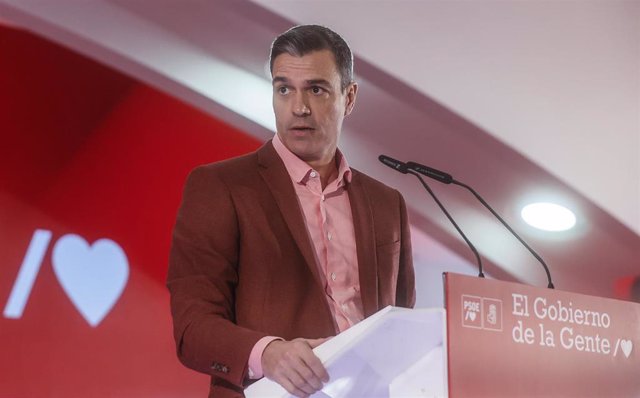 El presidente del Gobierno de España y secretario general del PSOE, Pedro Sánchez, interviene durante el acto de presentación de los candidatos socialistas a las alcaldías españolas, en Valencia.