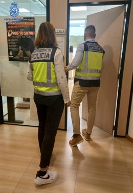 Agentes de la UCRIF en Ibiza
