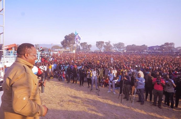 Archivo - El candidato opositor Tundu Lissu durante un acto de campaña en Tanzania