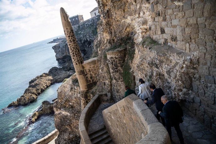 Las autoridades de Melilla durante la visita del secretario de Estado de Medio Ambiente, Hugo Morán