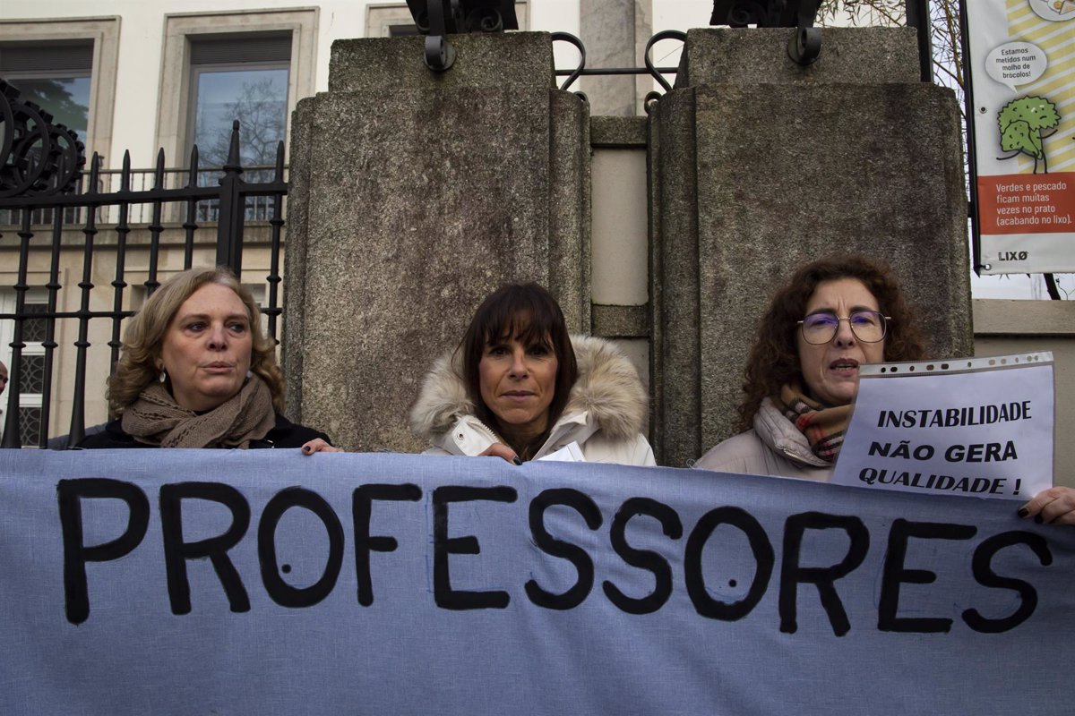 Mais de 20 mil professores manifestam-se em Lisboa em defesa do ensino público