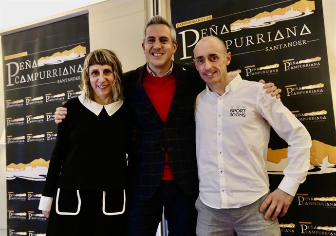 El vicepresidente de Cantabria, Pablo Zuloaga, junto a Raúl Gutiérrez, ganador de la Pantortilla de Oro, y a Almudena Báscones, que ha recibido la Flor de Nieve